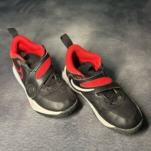 Kids' Nike Team Hustle D 11 Sneakers Size 13